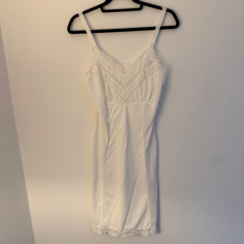 Vtg Womens Full Slip Dress Lace Trim V-Neck Adjustable Straps 60s 70s Mid-Length